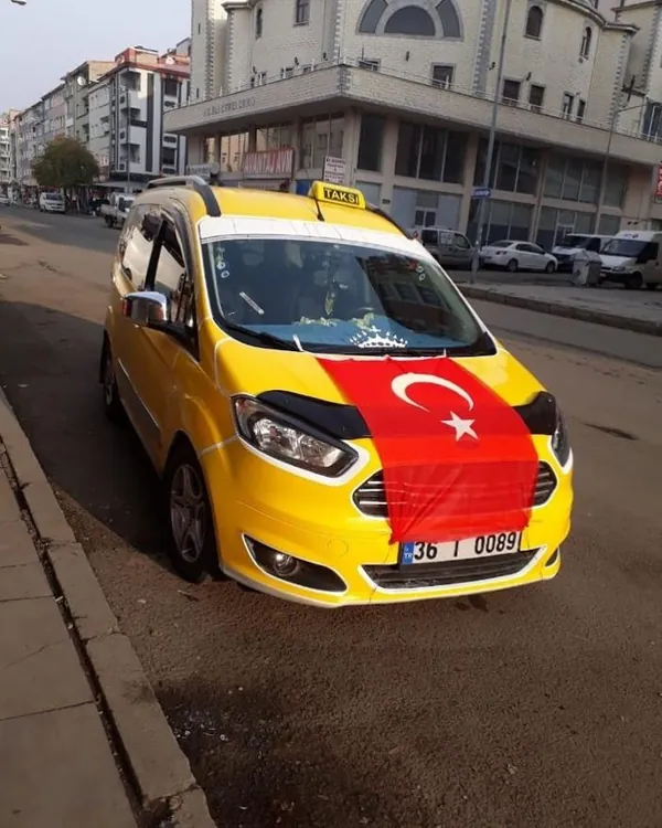 Taxi 36 T 0089 in central Kars with a Turkish flag on the bonnet
